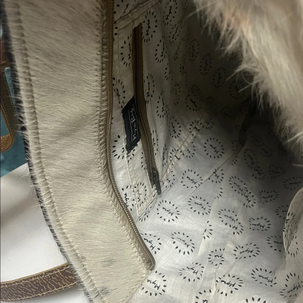 Myra Cow on Hide shoulder Bag in good condition - Picture 10 of 16